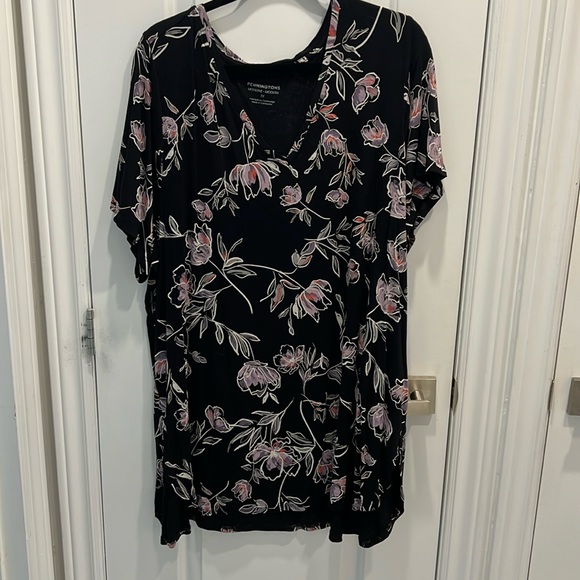 Woman’s plus’s size top - Picture 1 of 2